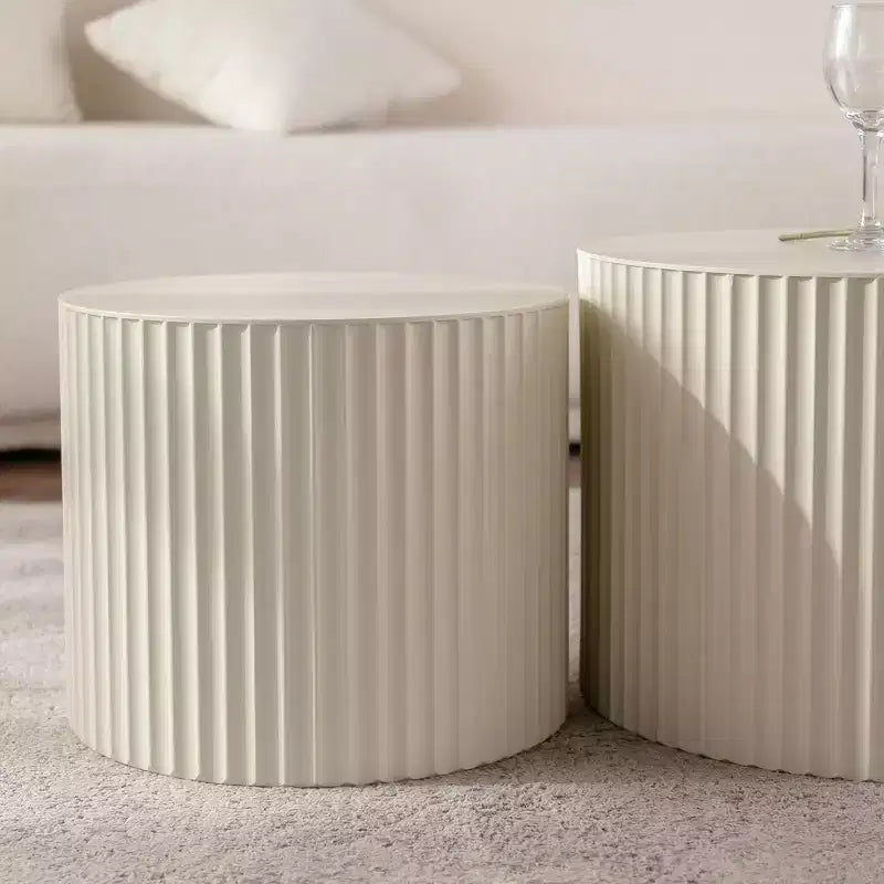 Mesa de centro redonda de madera con diseño en relieve artesanal para espacios pequeños, no requiere montaje